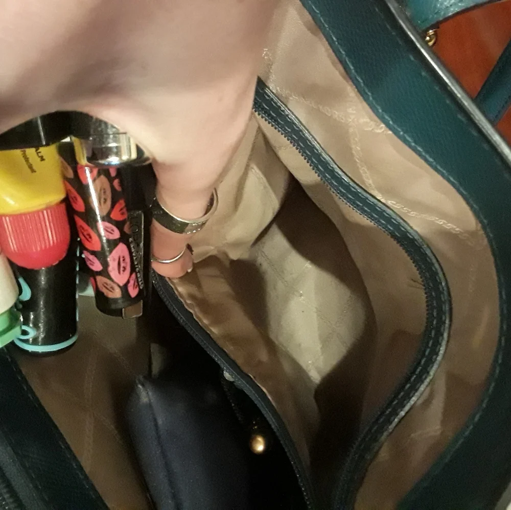 Michael Kors East West Voyager Tote Bag - Picture 12 of 16